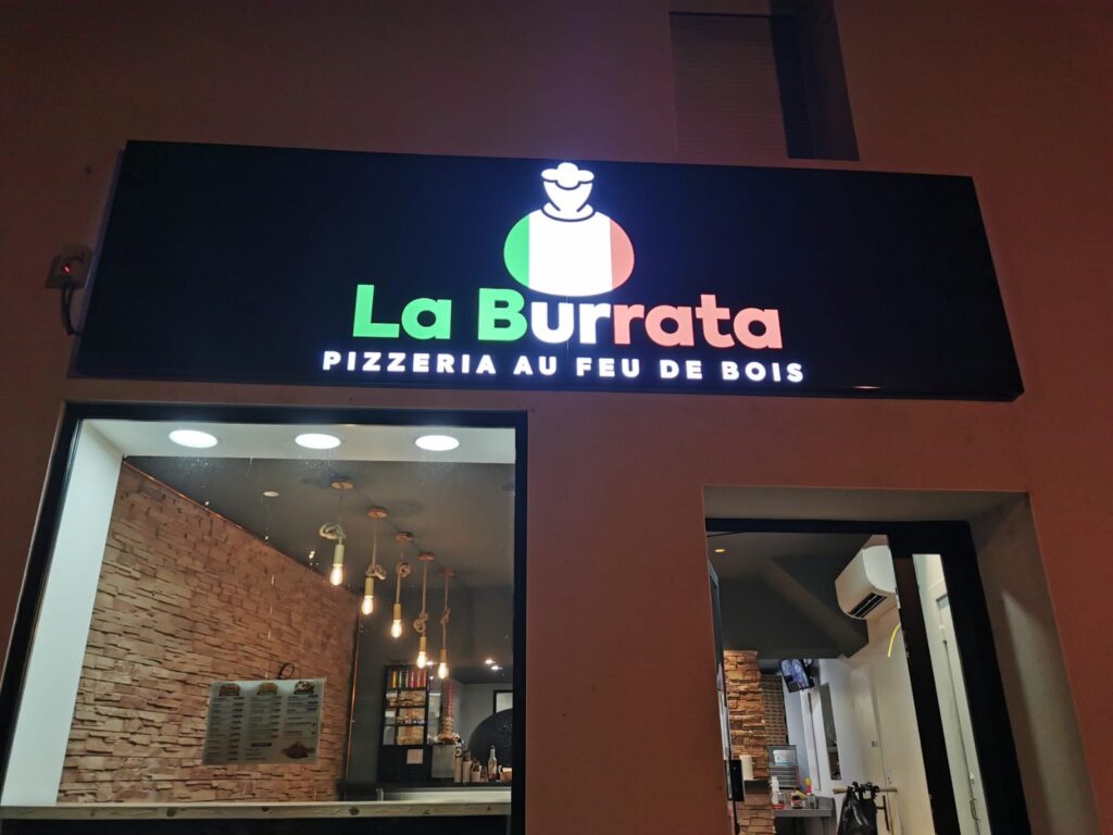 Enseigne lumineuse sur mesure – La Burrata | Deco Maker, Saint-Priest (Lyon)
