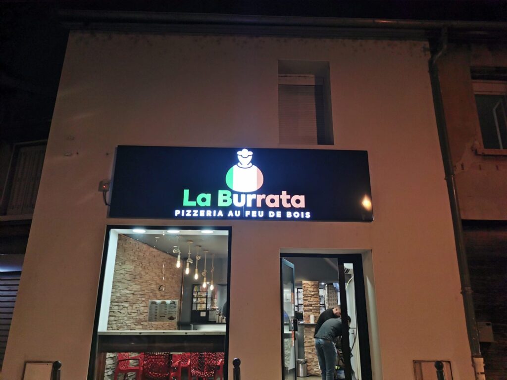 Enseigne lumineuse sur mesure – La Burrata