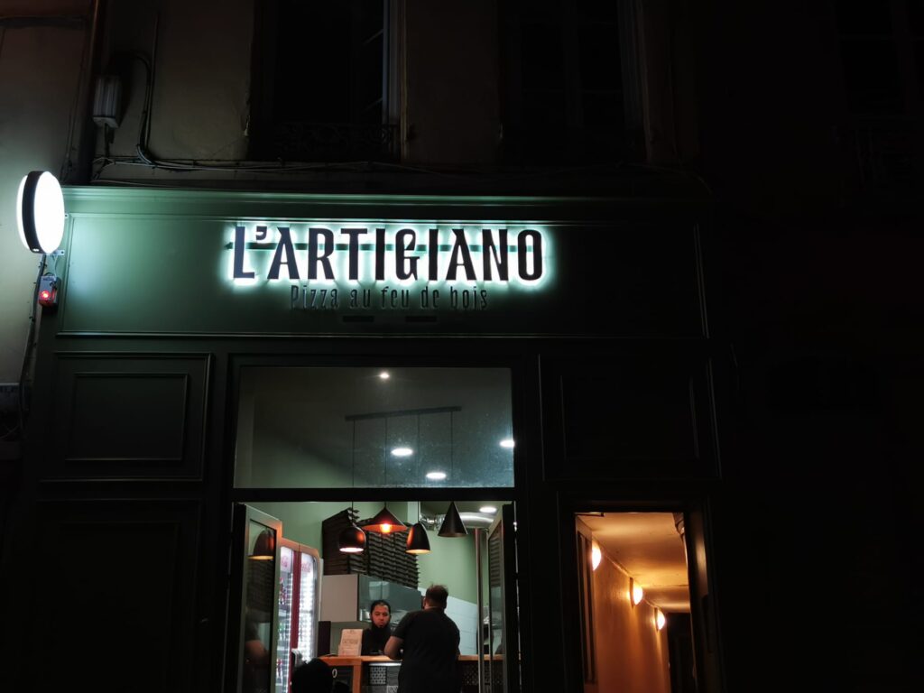Enseigne lumineuse sur mesure – L’Artigiano