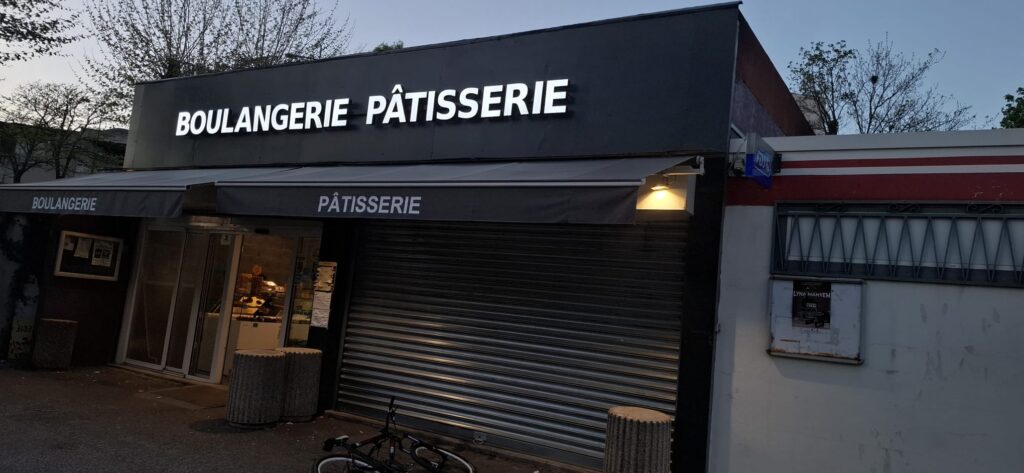 Enseigne lumineuse sur mesure – Pâtisserie