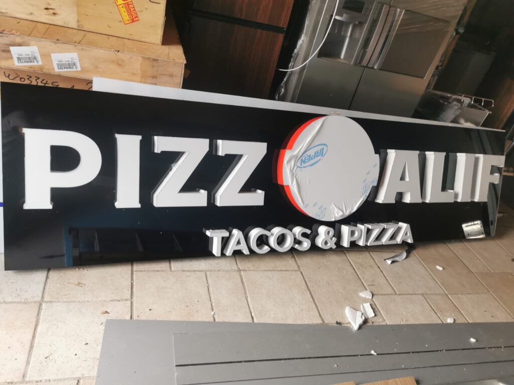 Enseigne lumineuse sur mesure – Pizza Allif