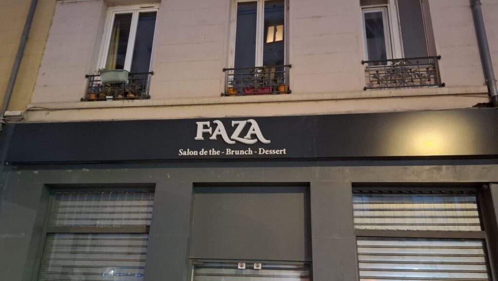 Enseigne et lettres en relief – FAZA