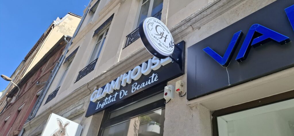 Enseigne lumineuse sur mesure – Clam House - photo 2 | Deco Maker, Saint-Priest (Lyon)
