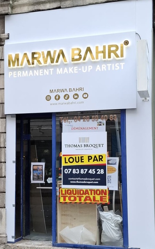 Enseigne lumineuse rétroéclairée et lettres en relief – Marwa Bahri